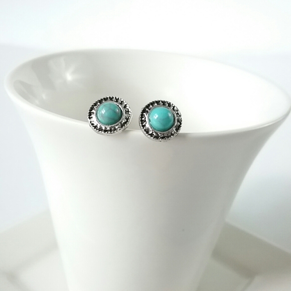 Jewelry - Round Turquoise Center Solid Silver Edge Stud